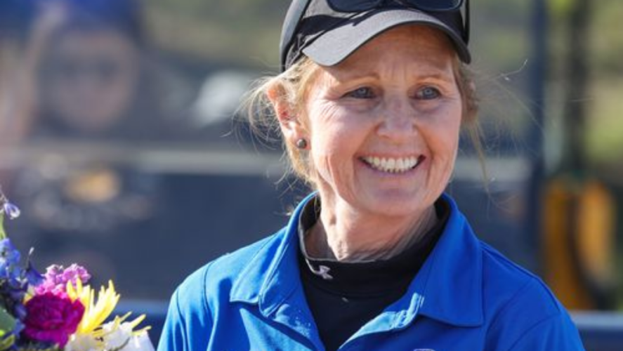 Donovan Catholic Softball Coach Debbie Schwartz Wins 700th Career Game Whats Up Toms River Nj 